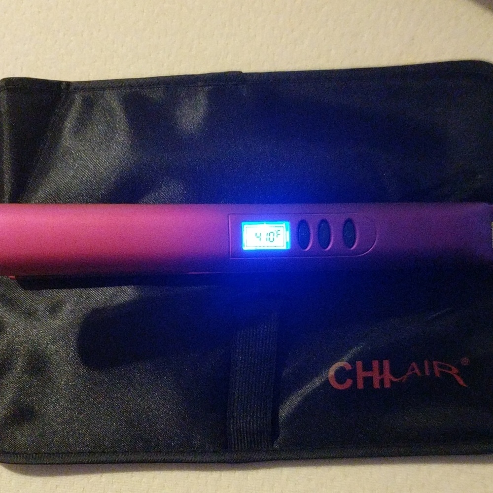 Used Chi straigthening iron and heat pad - Picture 2 of 2
